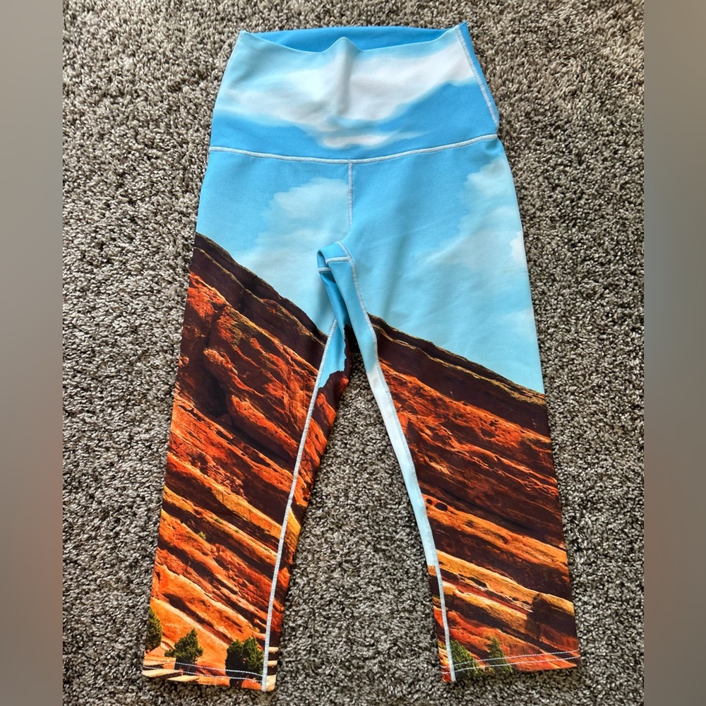Colorado Threads RED ROCKS Amphitheatre Yoga Running Capris - XS